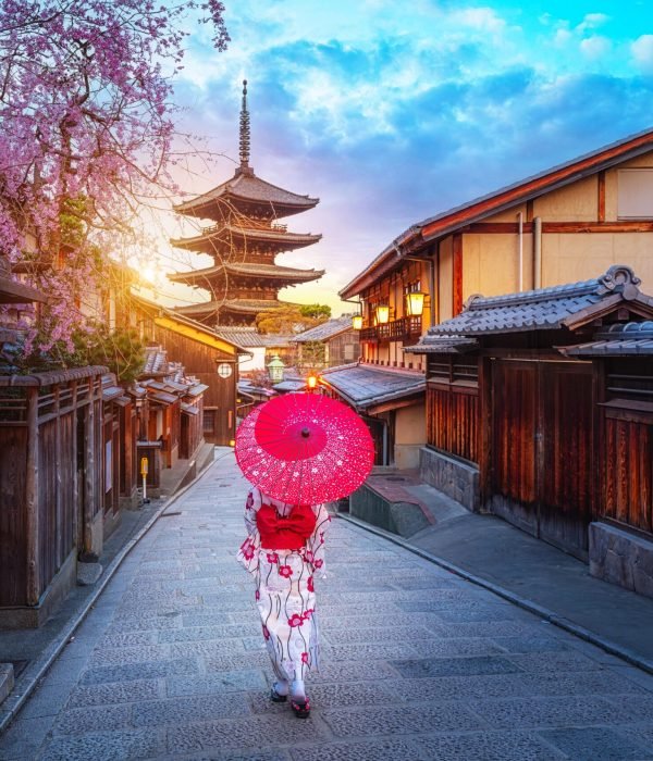 Japanese,Woman,In,Traditional,Kimono,Visit,Yasaka,Pagoda,At,Hokanji